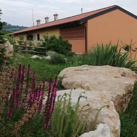 Ca Montemezzano Bed & Breakfast *